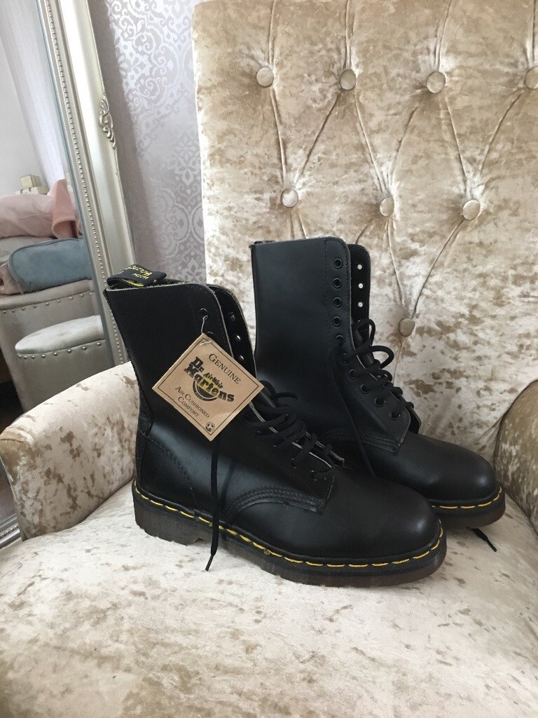dr martens gumtree